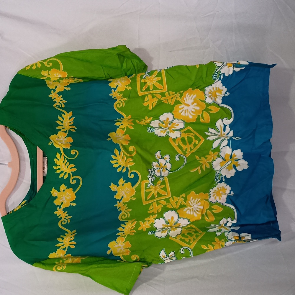 💸2/$20💸 Lyrics Colorful Rayon Top PTP 22 L